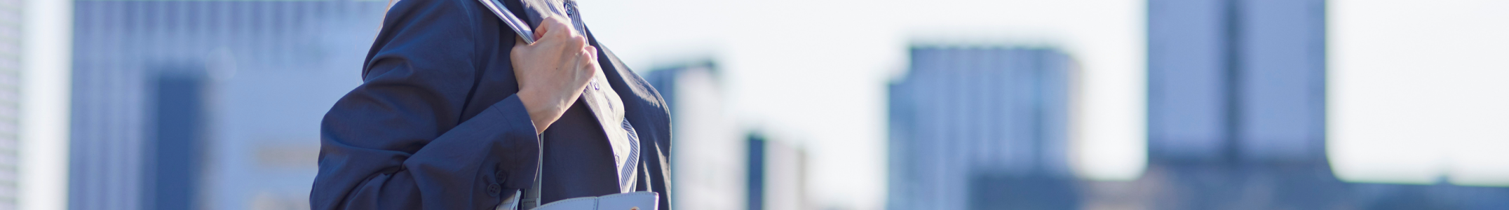 前を向くビジネスマン